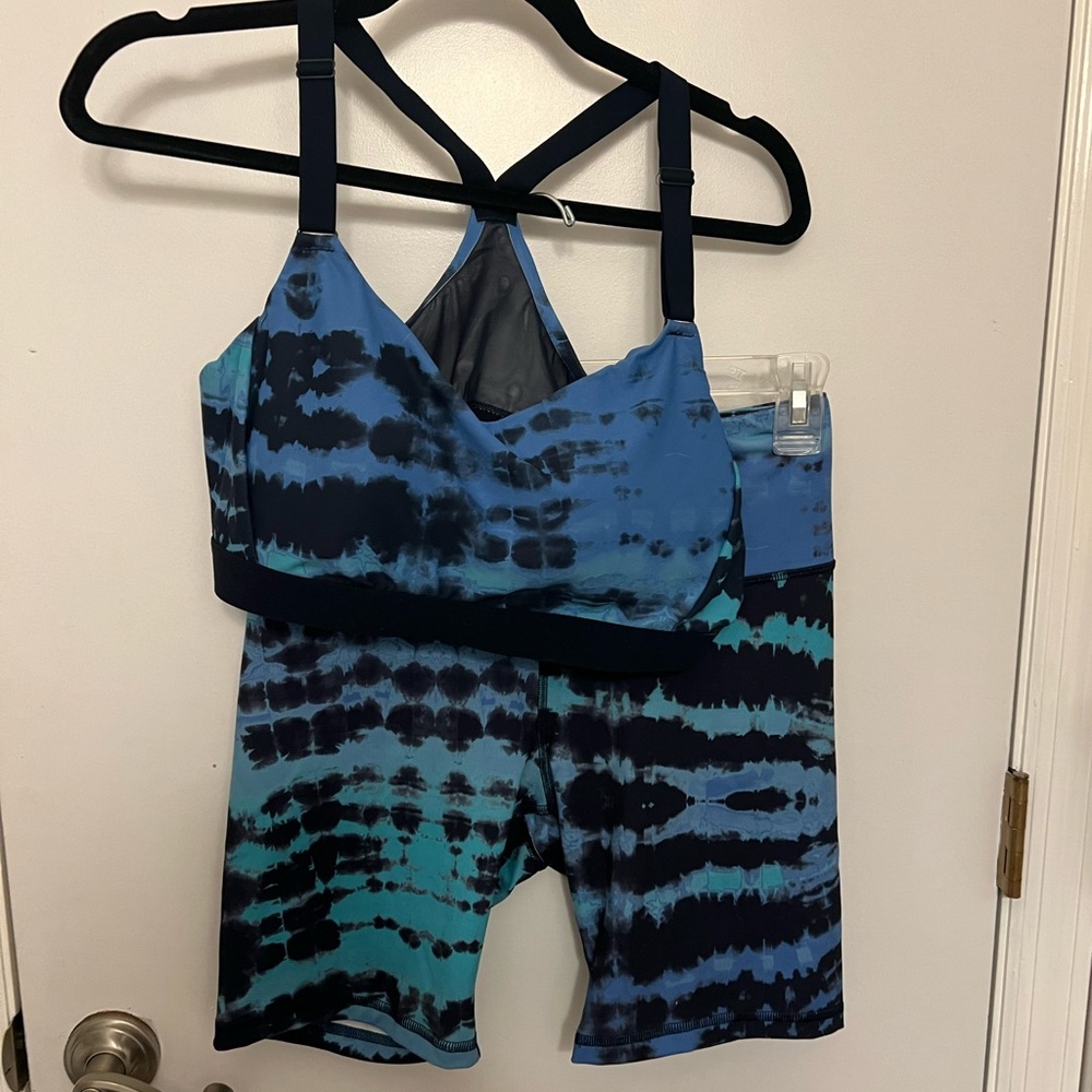 Old Navy Active blue tie-dye matching Size Large shorts & sports bra set